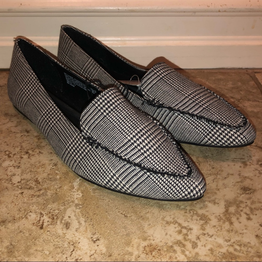 NEW Women’s Black & White Casual Loafer Size 6.5